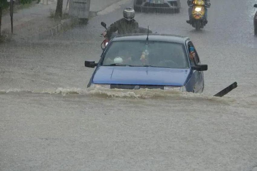 Meteoroloji'den 12 il için sarı kodlu alarm! Su baskınları ve yıldırım için uyarı geldi