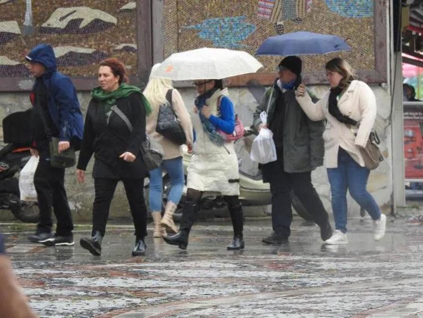 Meteoroloji'den 12 il için sarı kodlu alarm! Su baskınları ve yıldırım için uyarı geldi