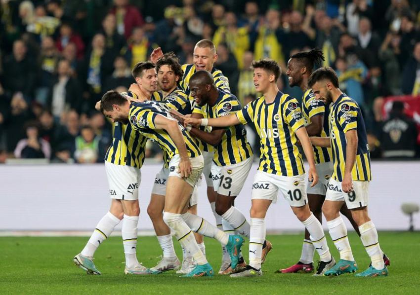Okan Buruk yanlış yerde oynatıyor! Dursun Özbek teklifi görünce şok oldu: 20 milyon euro mu?