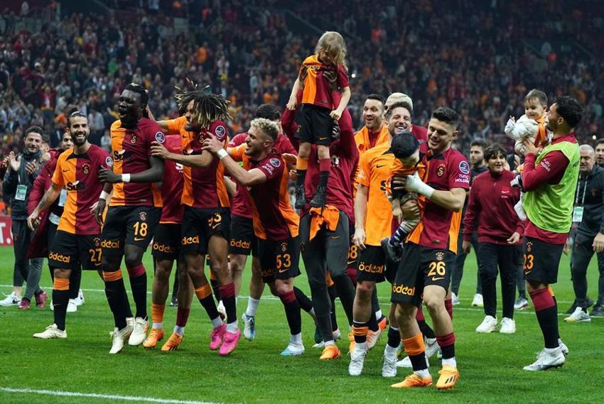 8+3'ten sonra Galatasaray'da Muslera dönemi sona eriyor! Cimbom'un yeni kalecisi Süper Lig'i sallayacak