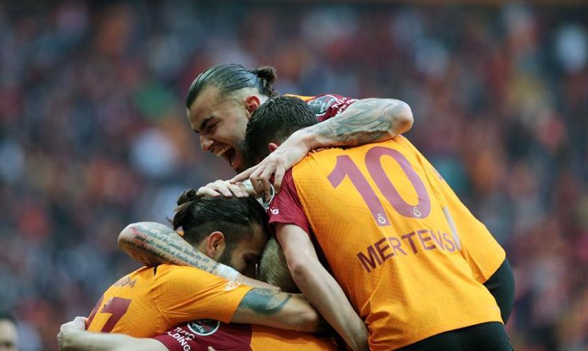 8+3'ten sonra Galatasaray'da Muslera dönemi sona eriyor! Cimbom'un yeni kalecisi Süper Lig'i sallayacak