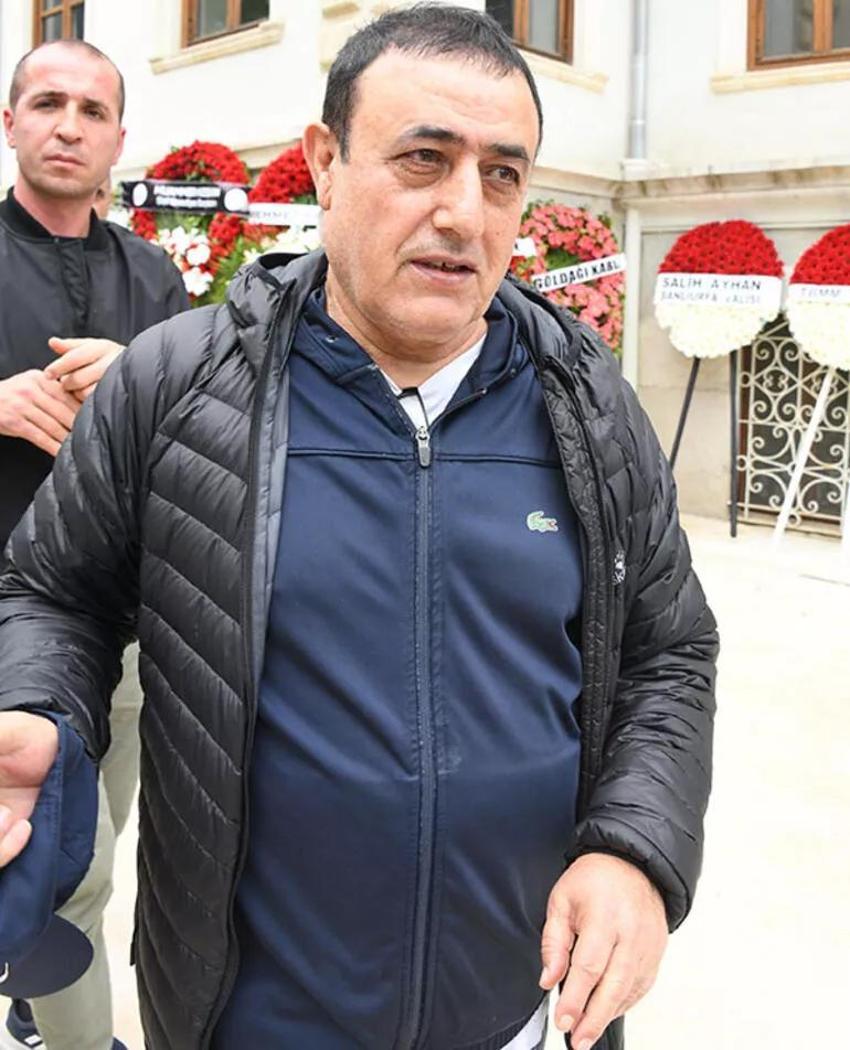Cenazede ünlü türkücü Mahmut Tuncer'den 20 TL istedi! 'Yüzsüz müsün?'