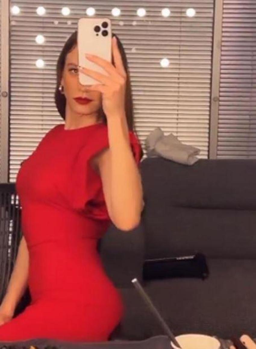 Serenay Sarıkaya'dan ayna videosu! Kırmızı elbisesiyle göz kamaştırdı