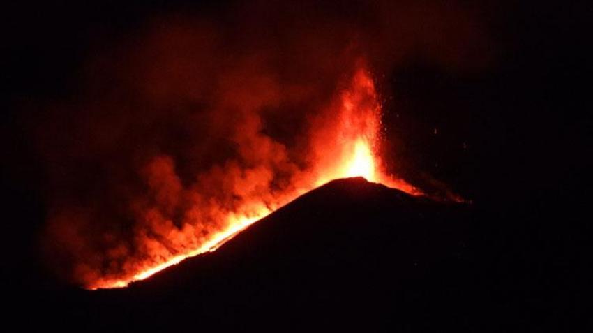 Etna Yanardağı nerede, Türkiye'ye yakın mı? Etna Yanardağı patlaması asit yağmuruna neden olur mu, Etna Yanardağı hala aktif mi?