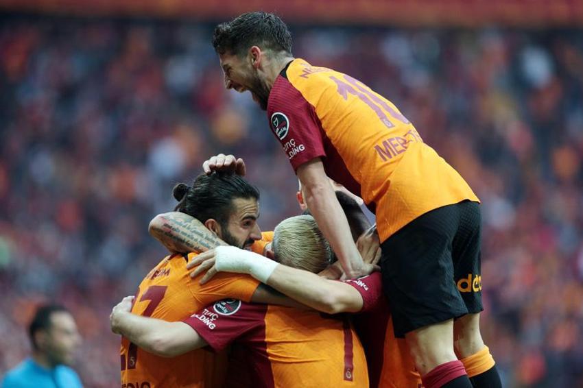 Galatasaray'da 5 ayrılık tahtaya yazıldı! 2'si satılık biri kiralık diğer ikisine güle güle