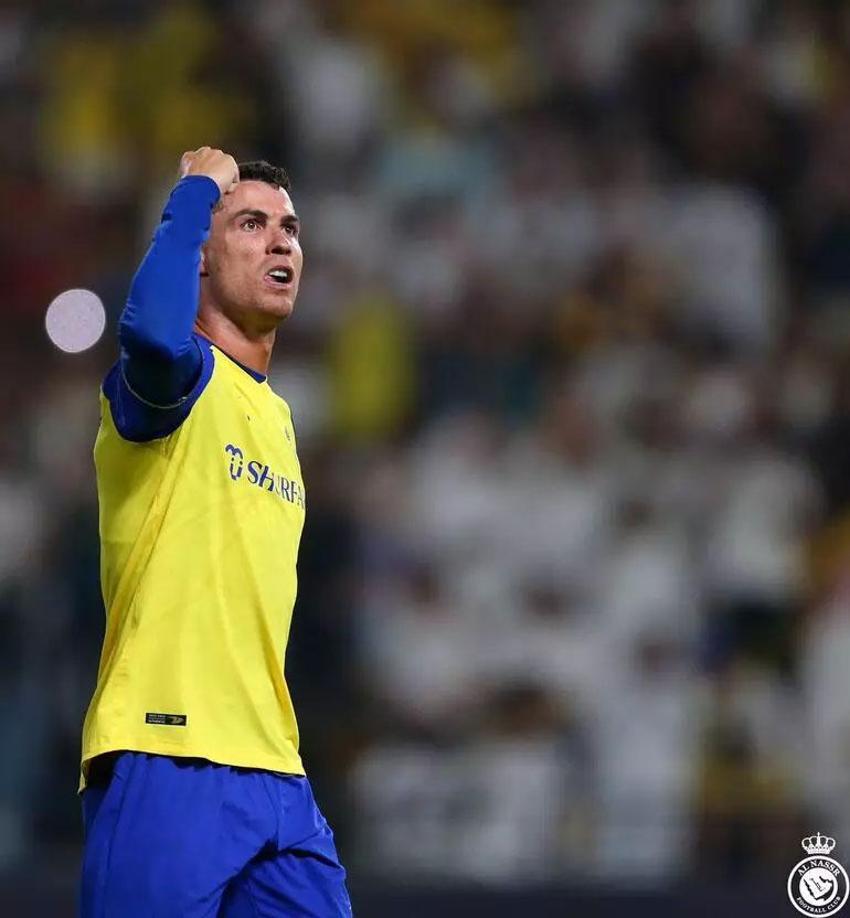 Cristiano Ronaldo, golden sonra secdeye gitti gönülleri fethetti!