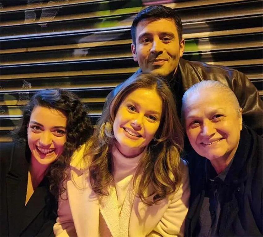 'Camdaki Kız' ekibi final yemeğinde! Burcu Biricik coştu