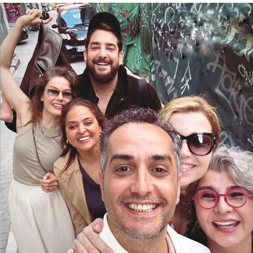 'Camdaki Kız' ekibi final yemeğinde! Burcu Biricik coştu