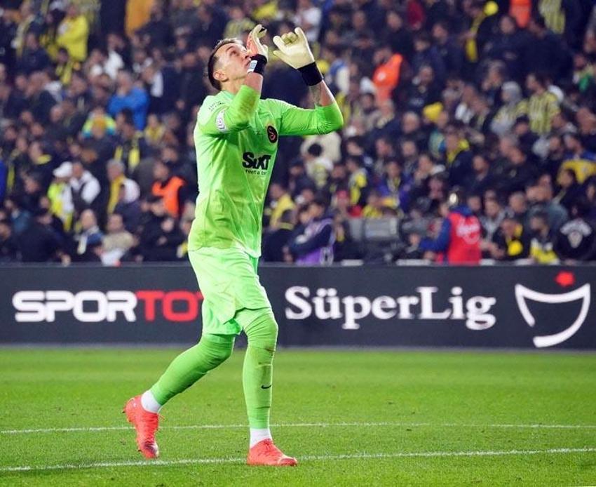 150 dolarlık parfüm için uçağı birbirine kattı! Okan Buruk yıldız futbolcuyu zor sakinleştirdi