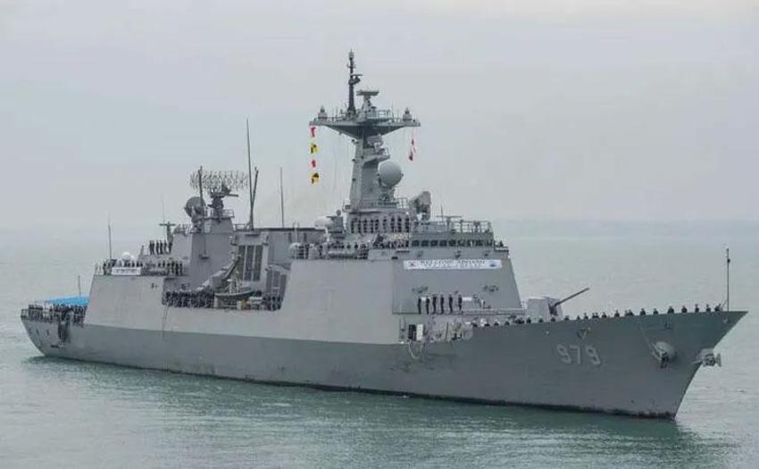 Dünyanın ilk siha gemisi TCG Anadolu Türkiye'nin gücüne güç kattı! İşte en büyük 2023'ün en büyük donanmaları...