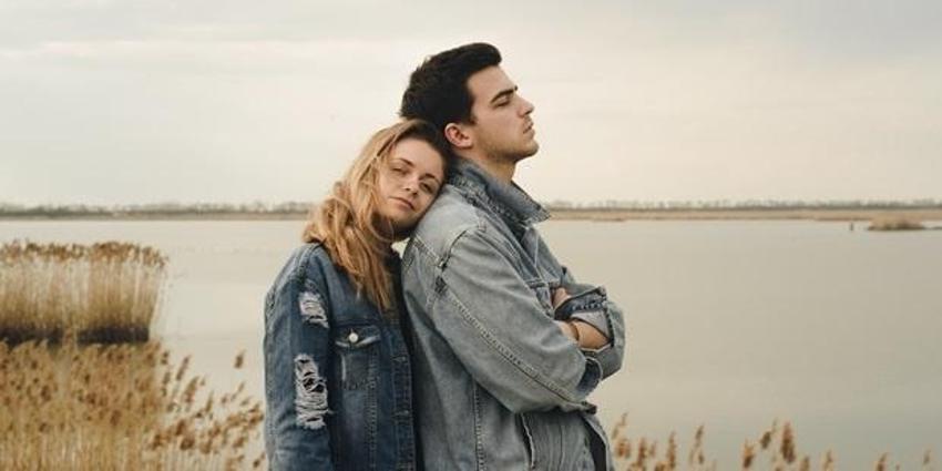 Bu hareketler alenen flört! Erkeğin flört ettiğini gösteren 5 işaret