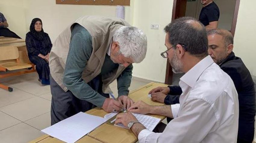 Oy pusulası zarfını ıslatıp yapıştırınca oylar geçersiz mi sayılıyor? Oy pusulası fotoğrafı çekmek yasak mı, 28 Mayıs 2023 seçiminde oylar hangi durumda geçersiz sayılır?