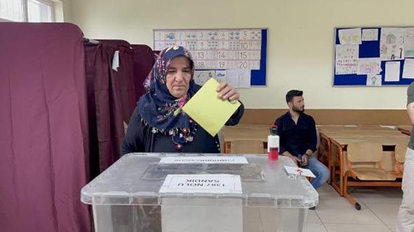 Oy pusulası zarfını ıslatıp yapıştırınca oylar geçersiz mi sayılıyor? Oy pusulası fotoğrafı çekmek yasak mı, 28 Mayıs 2023 seçiminde oylar hangi durumda geçersiz sayılır?