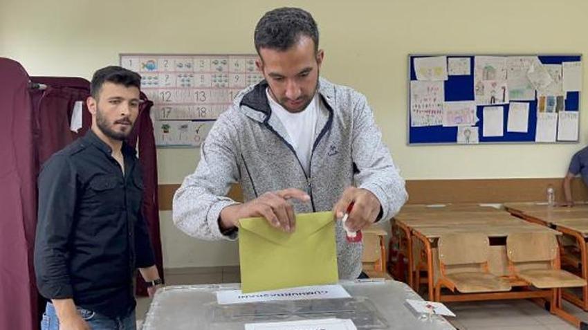 Oy pusulası zarfını ıslatıp yapıştırınca oylar geçersiz mi sayılıyor? Oy pusulası fotoğrafı çekmek yasak mı, 28 Mayıs 2023 seçiminde oylar hangi durumda geçersiz sayılır?