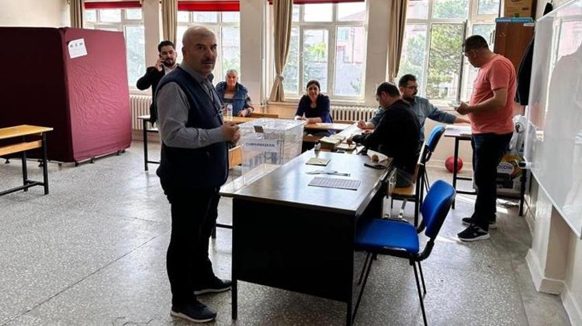 Oy pusulası zarfını ıslatıp yapıştırınca oylar geçersiz mi sayılıyor? Oy pusulası fotoğrafı çekmek yasak mı, 28 Mayıs 2023 seçiminde oylar hangi durumda geçersiz sayılır?