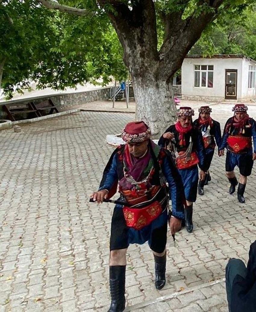 Türkiye'de tarihi gün! Sandık başında seçim heyecanı