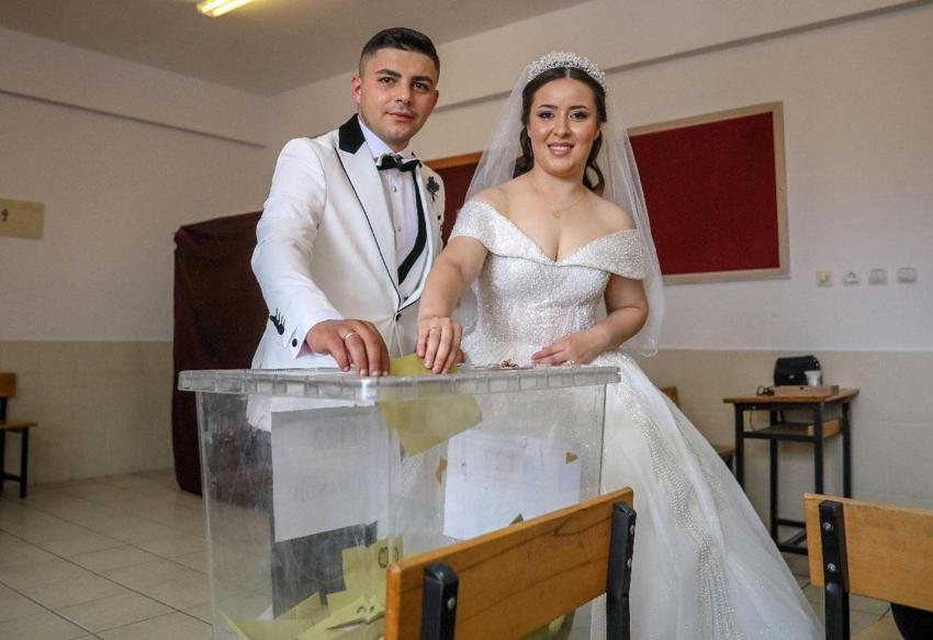 Türkiye'de tarihi gün! Sandık başında seçim heyecanı