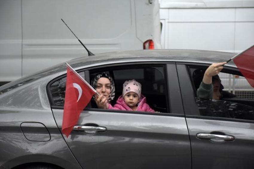 Seçim sonuçları sonrası coşku sokaklara taştı! İşte yurdun dört bir yanından zafer kareleri