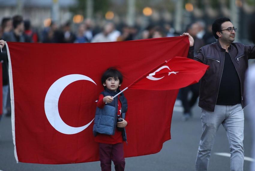 Seçim sonuçları sonrası coşku sokaklara taştı! İşte yurdun dört bir yanından zafer kareleri