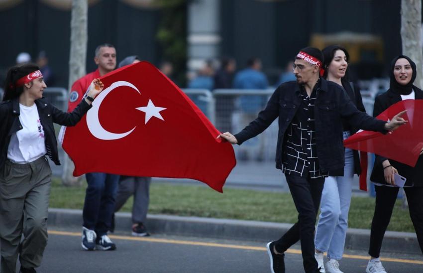 Seçim sonuçları sonrası coşku sokaklara taştı! İşte yurdun dört bir yanından zafer kareleri