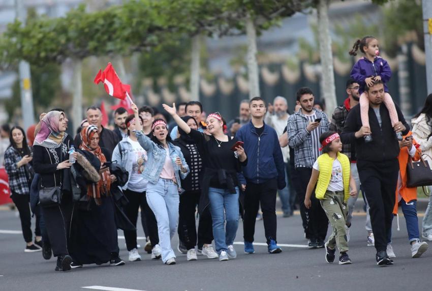 Seçim sonuçları sonrası coşku sokaklara taştı! İşte yurdun dört bir yanından zafer kareleri