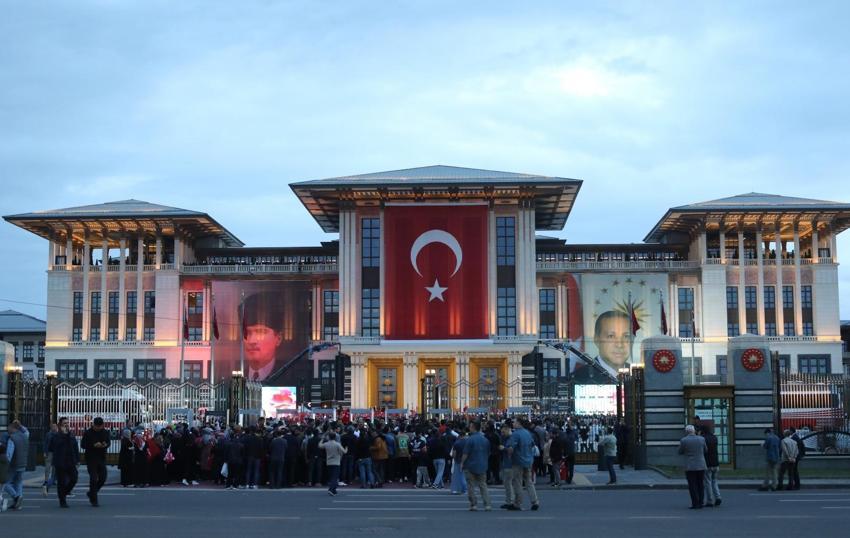 Seçim sonuçları sonrası coşku sokaklara taştı! İşte yurdun dört bir yanından zafer kareleri