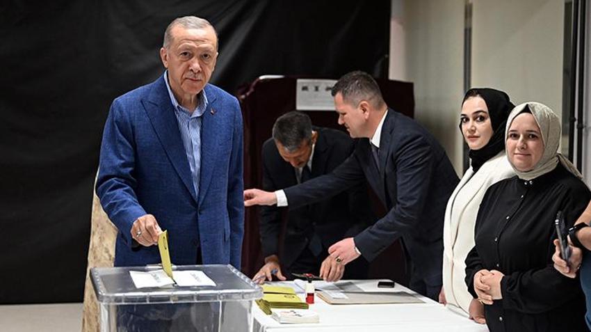 Cumhurbaşkanı Erdoğan’a ünlülerden tebrik mesajları