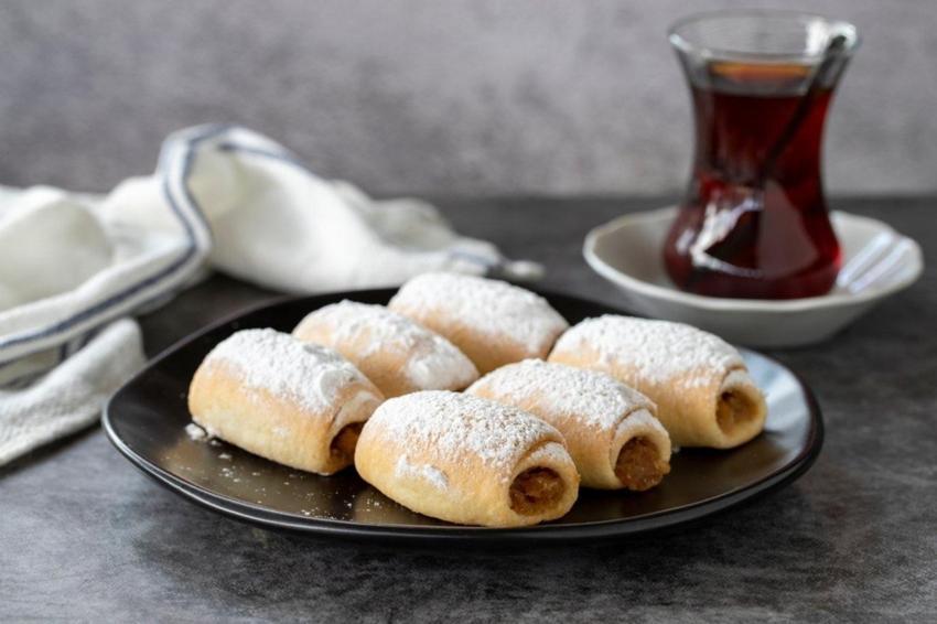 Komşuları bu kurabiyenin tadıyla çatlatın! Çayın yanında ağızda dağılacak elmalı kurabiye tarifi