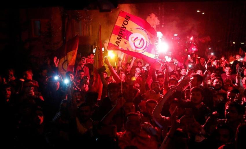 Galatasaray şampiyonluk resimleri 2024! Süper Lig şampiyonu Galatasaray'ın 24. şampiyonluk mesajları,sözleri
