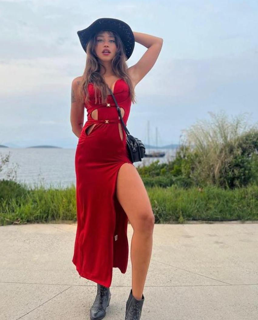 Zeynep Alkan'dan bikinili pozlar! Beğeni topladı