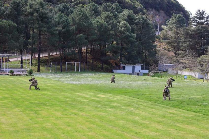 SAT Komandolarının helikopter destekli harbe hazırlık eğitimi nefes kesti
