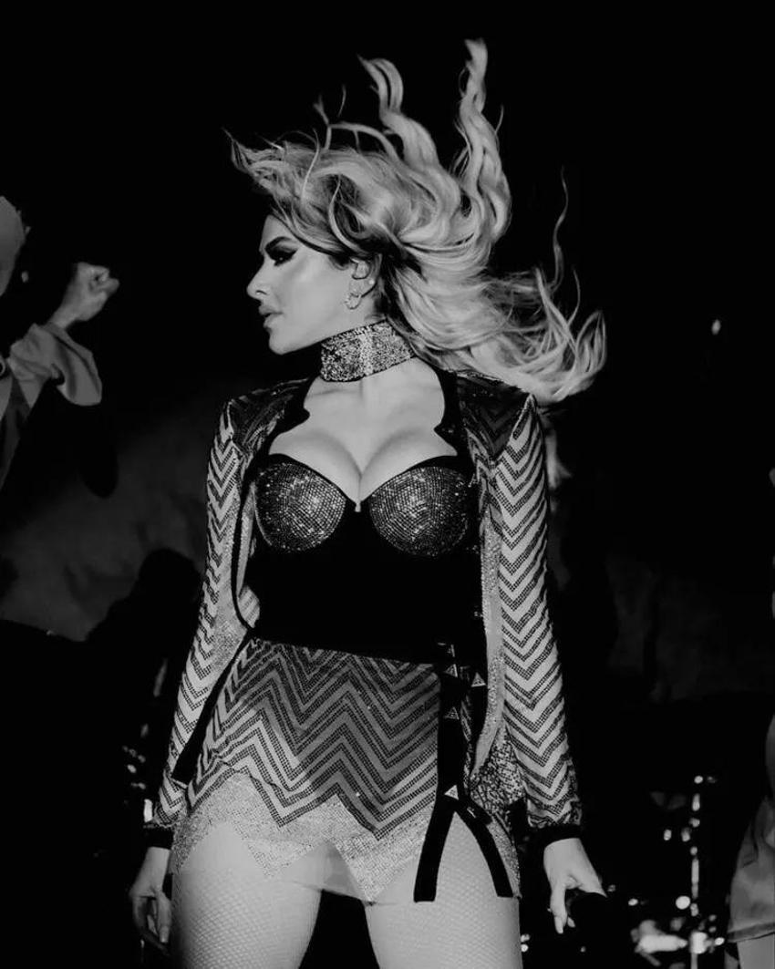 Hadise'den çok konuşulacak pozlar! 'Bayan fizik'