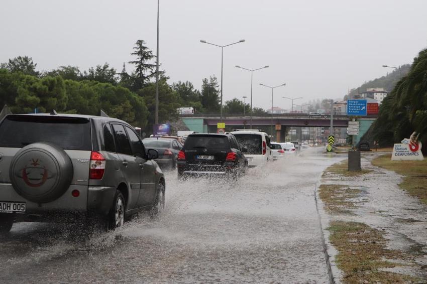 Meteoroloji son dakika uyardı: Yağmur dalgası illeri fena vuracak! Sel, fırtına, hortum alarmı