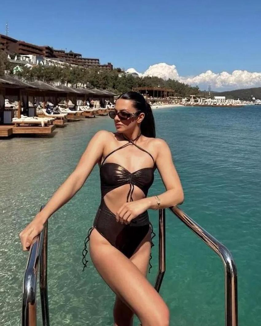 Ünlüler sezonu açtı! Beyaz bikinisiyle beğeni topladı