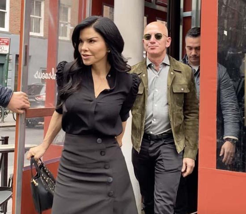 Jeff Bezos ve nişanlısından şaşırtan hamle! 