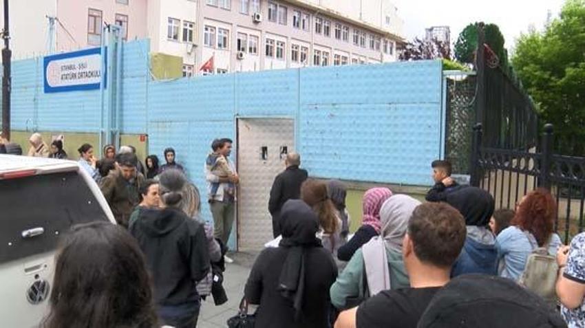 LGS heyecanı başladı! Abisinin kimliğini koşarak yetiştirdi