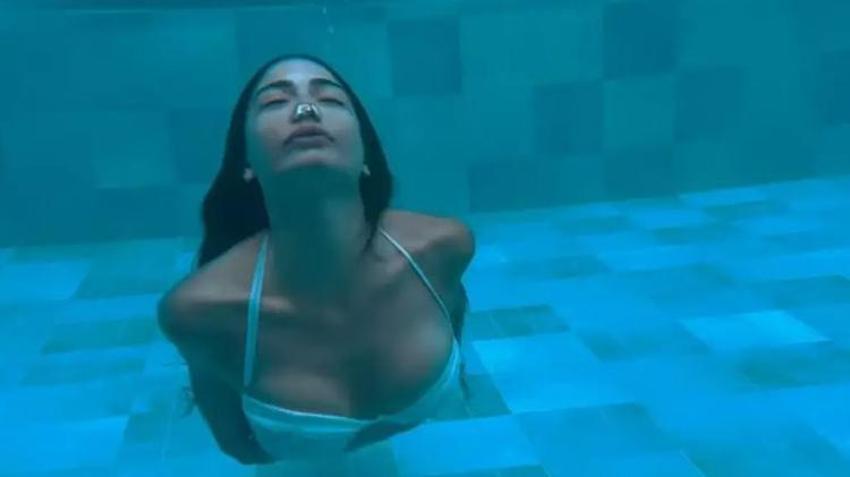 Demet Özdemir'den leopar bikinili poz! 'Ateş gibi yaktın geçtin'