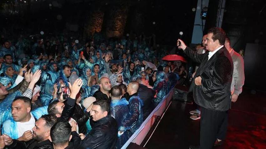 İbrahim Tatlıses sevgisi yağmur dinlemedi!