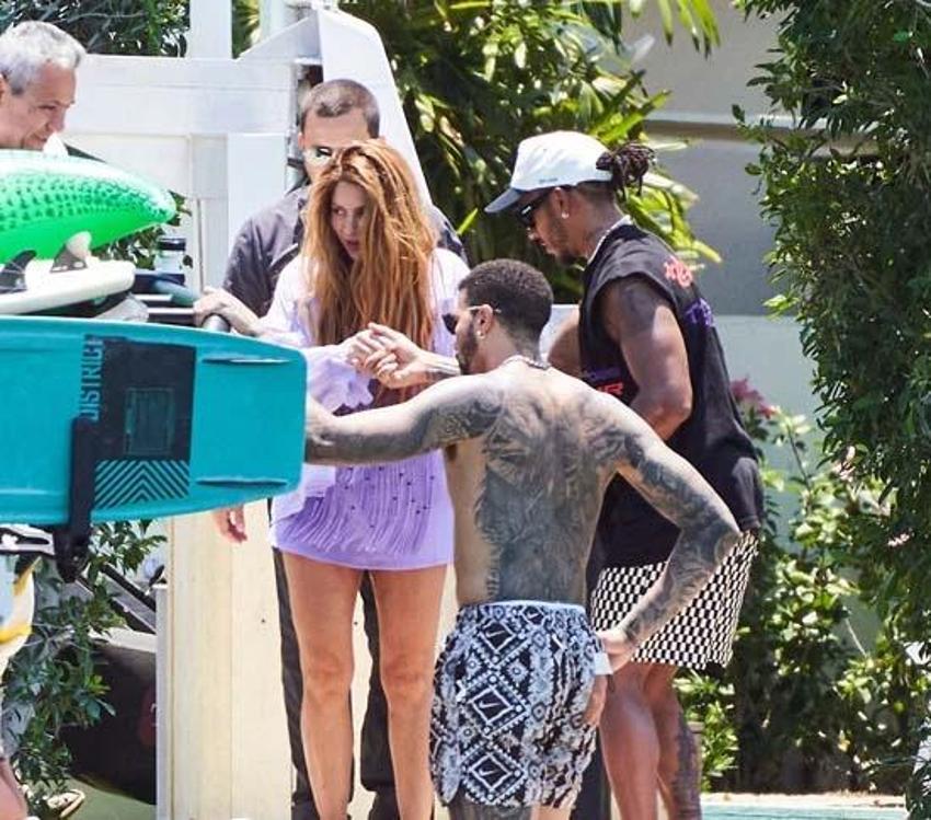Shakira ile Lewis Hamilton birlikte mi?