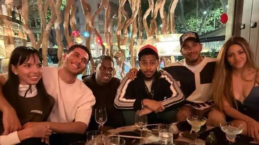 Shakira ile Lewis Hamilton birlikte mi?