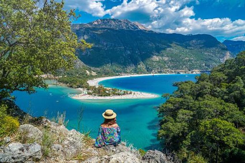 Plaj ücretleri cep yakıyor! Kişi başı 5 bin TL isteyen de var, Euro ile ödeme talep eden de...