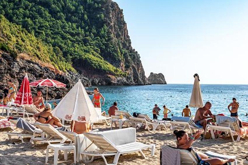Plaj ücretleri cep yakıyor! Kişi başı 5 bin TL isteyen de var, Euro ile ödeme talep eden de...