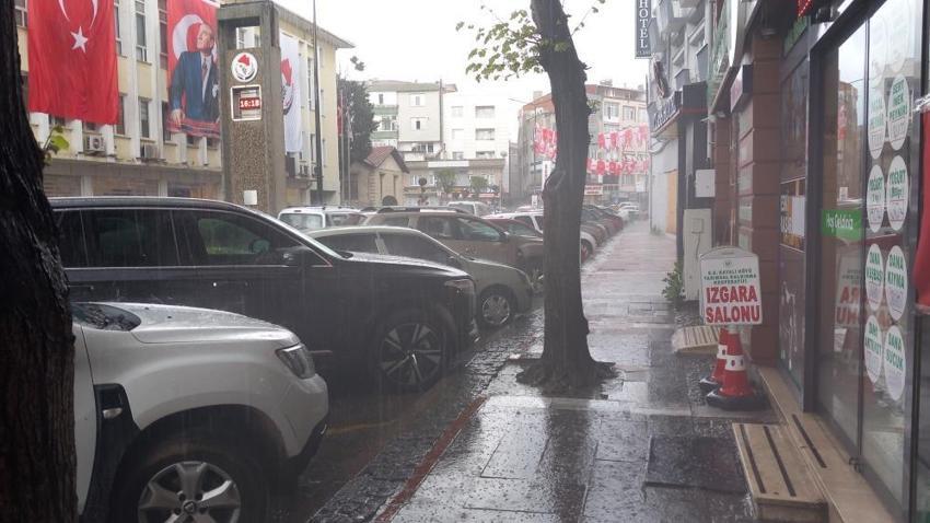 Yağmur ve sel uyarısı! Tatil planı yapanlar dikkat: Çok kuvvetli geliyor
