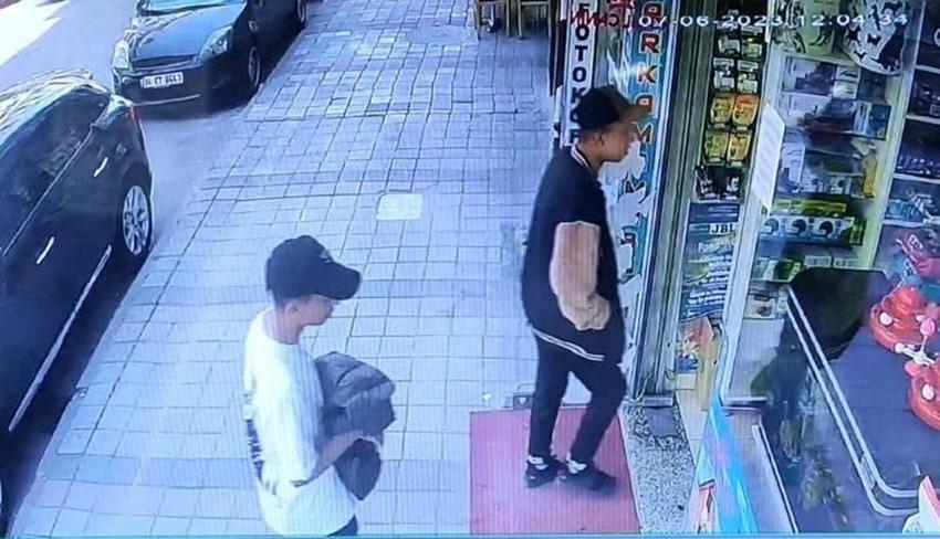 Hırsızlar petshoptan çaldıkları kuşları montun cebine sakladı