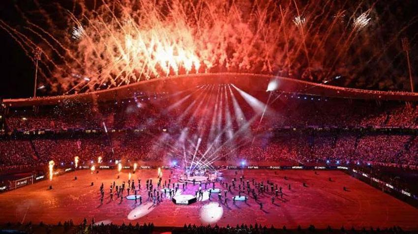 Dünya Şampiyonlar Ligi finalini İstanbul'da takip etti! Sahne şovu nefes kesti