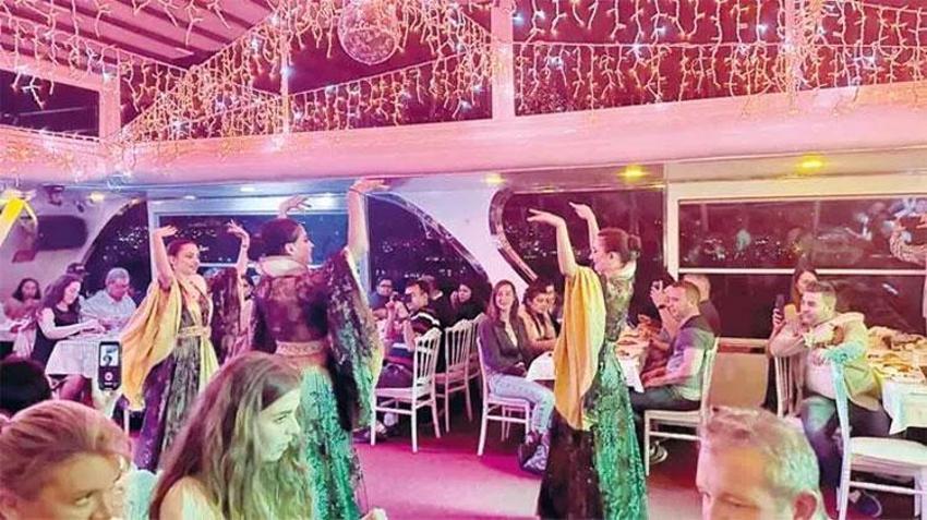 İstanbul Boğazı’nda ‘Türk Gecesi'! Bahşişler havada uçuştu