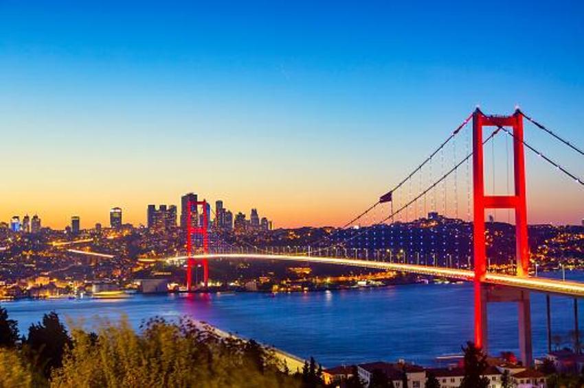 İstanbul Boğazı’nda ‘Türk Gecesi'! Bahşişler havada uçuştu