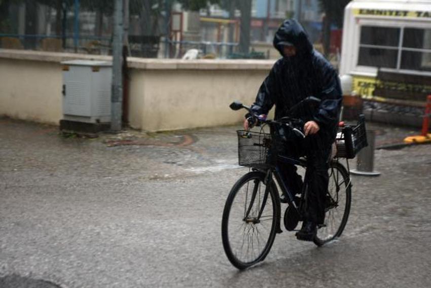 Kuvvetli yağış geliyor! Meteoroloji saat verip, sel felaketi uyarısı yaptı: 20 il için sarı kodlu alarm