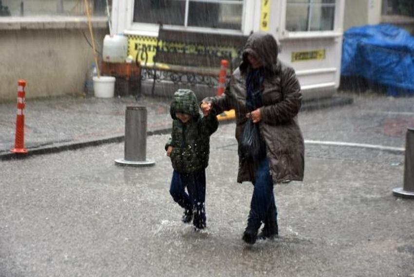 Kuvvetli yağış geliyor! Meteoroloji saat verip, sel felaketi uyarısı yaptı: 20 il için sarı kodlu alarm