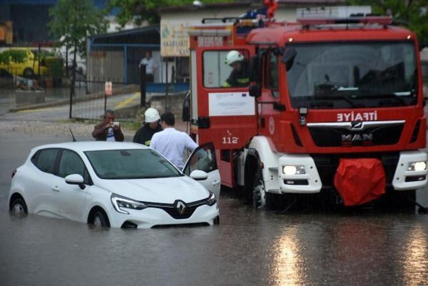 Kuvvetli yağış geliyor! Meteoroloji saat verip, sel felaketi uyarısı yaptı: 20 il için sarı kodlu alarm